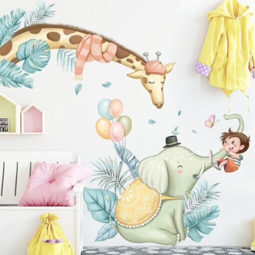Stickers Chambre Bébé - Animaux de la Savane, girafe et éléphant avec petit garçon
