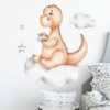 Décorez l’espace de votre bébé garçon à l’aide de ce sticker mural Dinosaure Nuage qui sera parfait sur les murs de sa chambre.